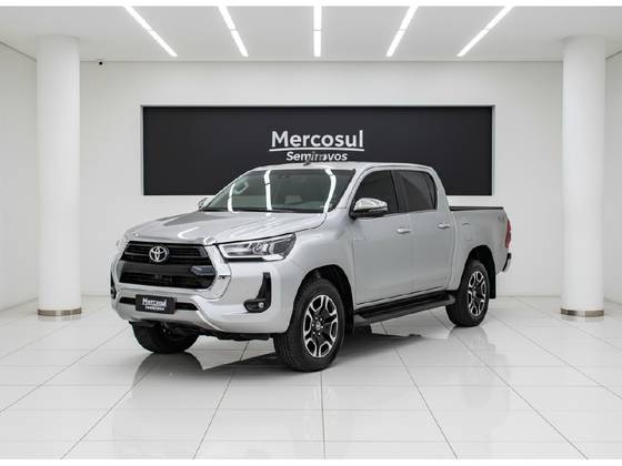 TOYOTA HILUX 2.8 D-4D TURBO DIESEL CD SRX 4X4 AUTOMÁTICO